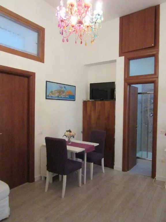 Alojamento de Acomodação e Pequeno-almoço Mareluna B&B Nápoles